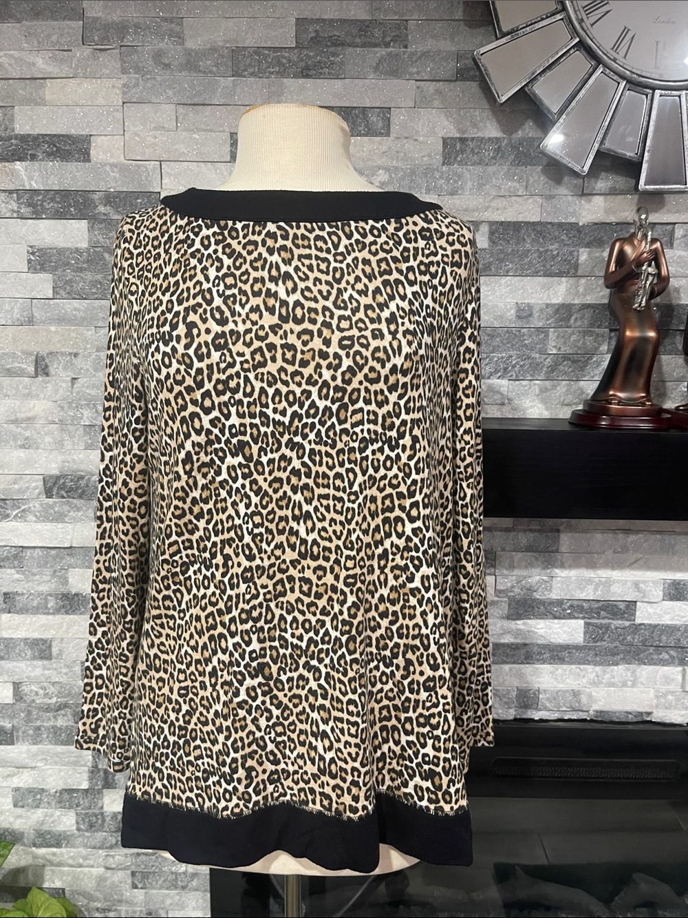 Chico’s Weekends Leopard Print Long Sleeve Pullover Shirt Size 1  (M)